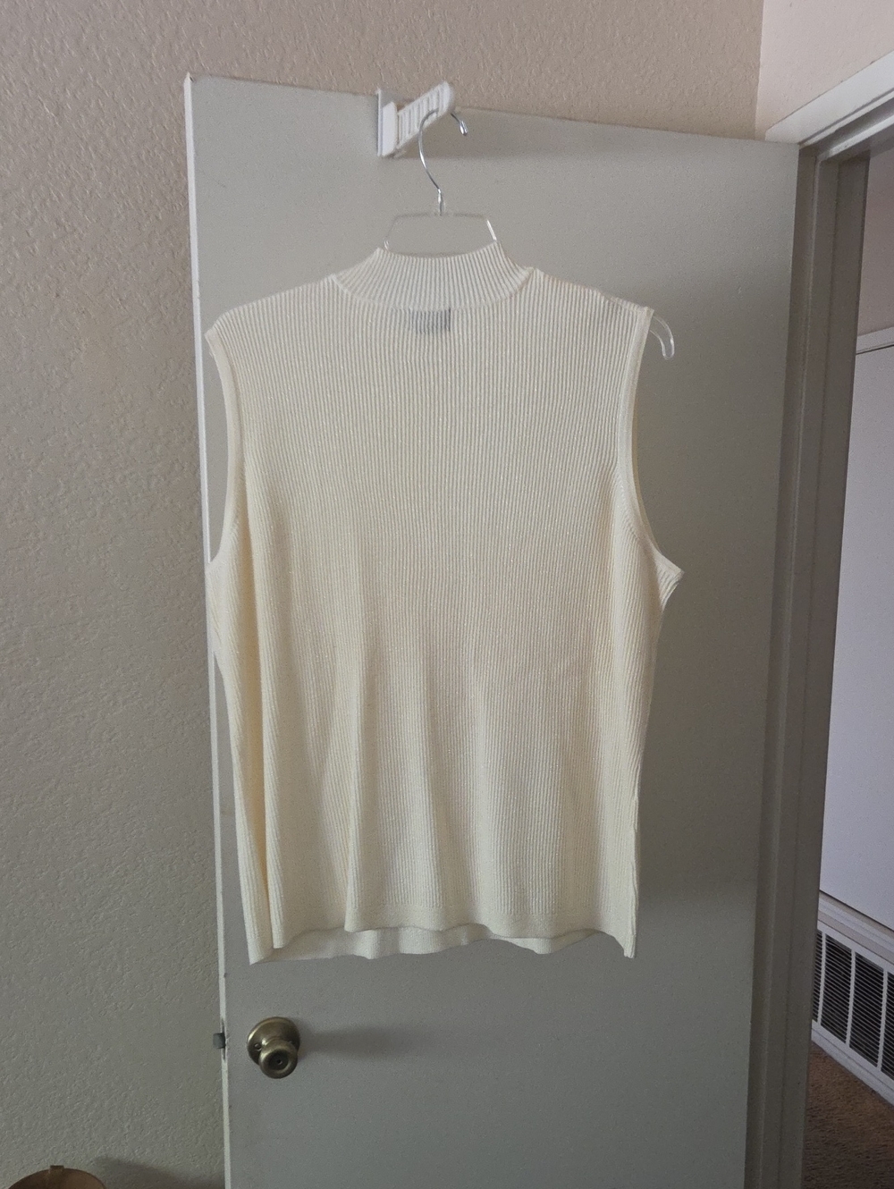RQI Woman Cream Shimmer Ribbed Sleeveless Knit Top / Sweater Vest